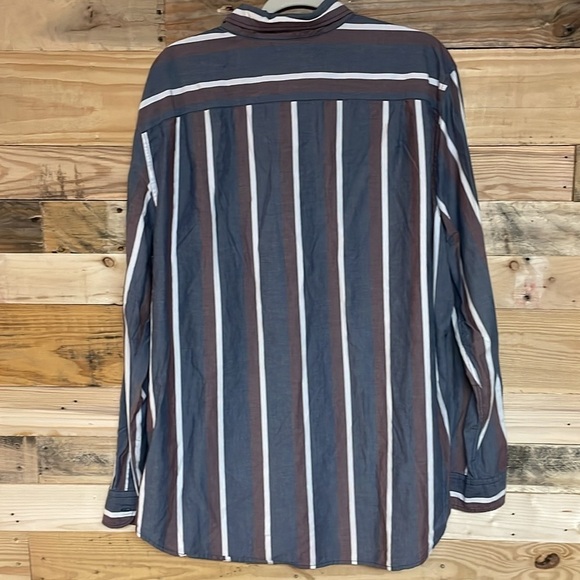American Eagle size XXL blue,red, white strip long sleeve button down shirt - Picture 8 of 8